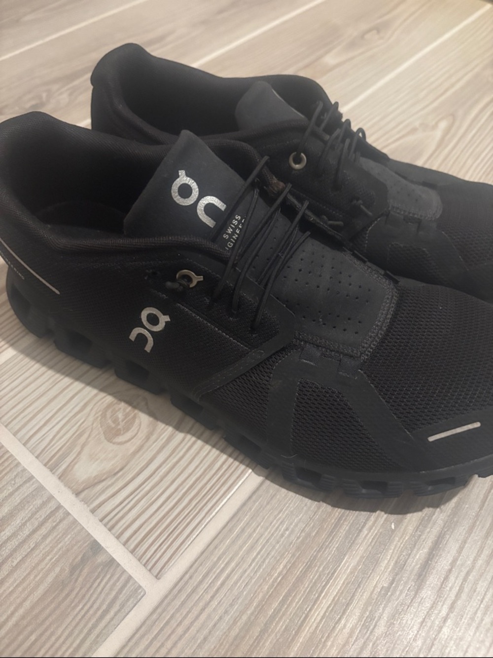 On cloud  Men’s Black Cloud-Style Athletic Sneakers 100% authentic